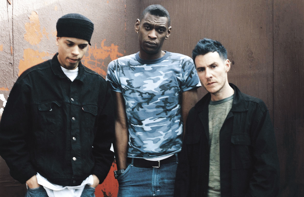 Massive Attack - трио британских рэпперов