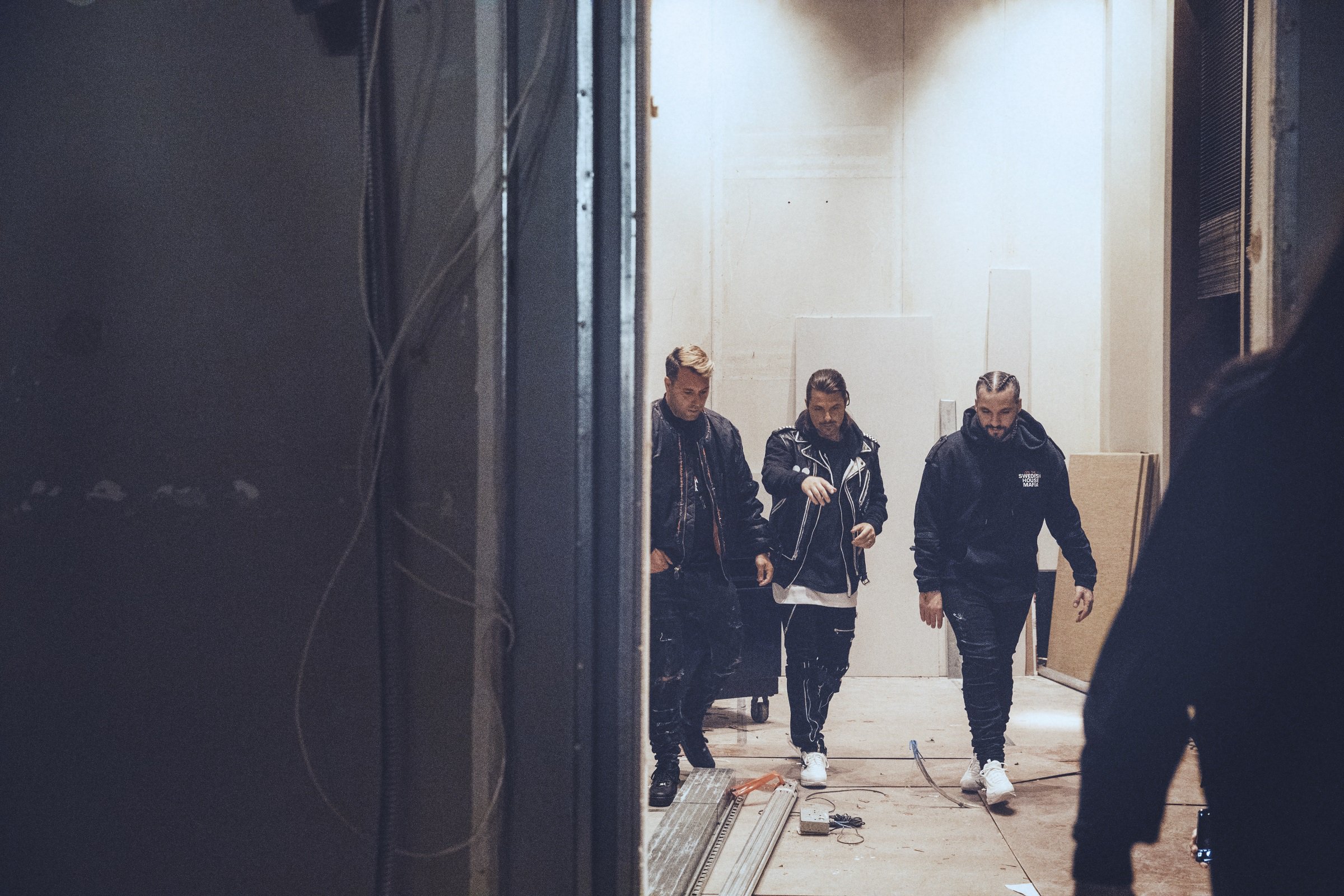 Шведский диджейский коллектив Swedish House Mafia теперь официально подтвердили свое объединение. Трио, состоящее из Axwell, Себастьяна Ингроссо и Стива Анжелло, отыграло сет на фестивале Ultra Music, который прошел в Майями в минувшие выходные.