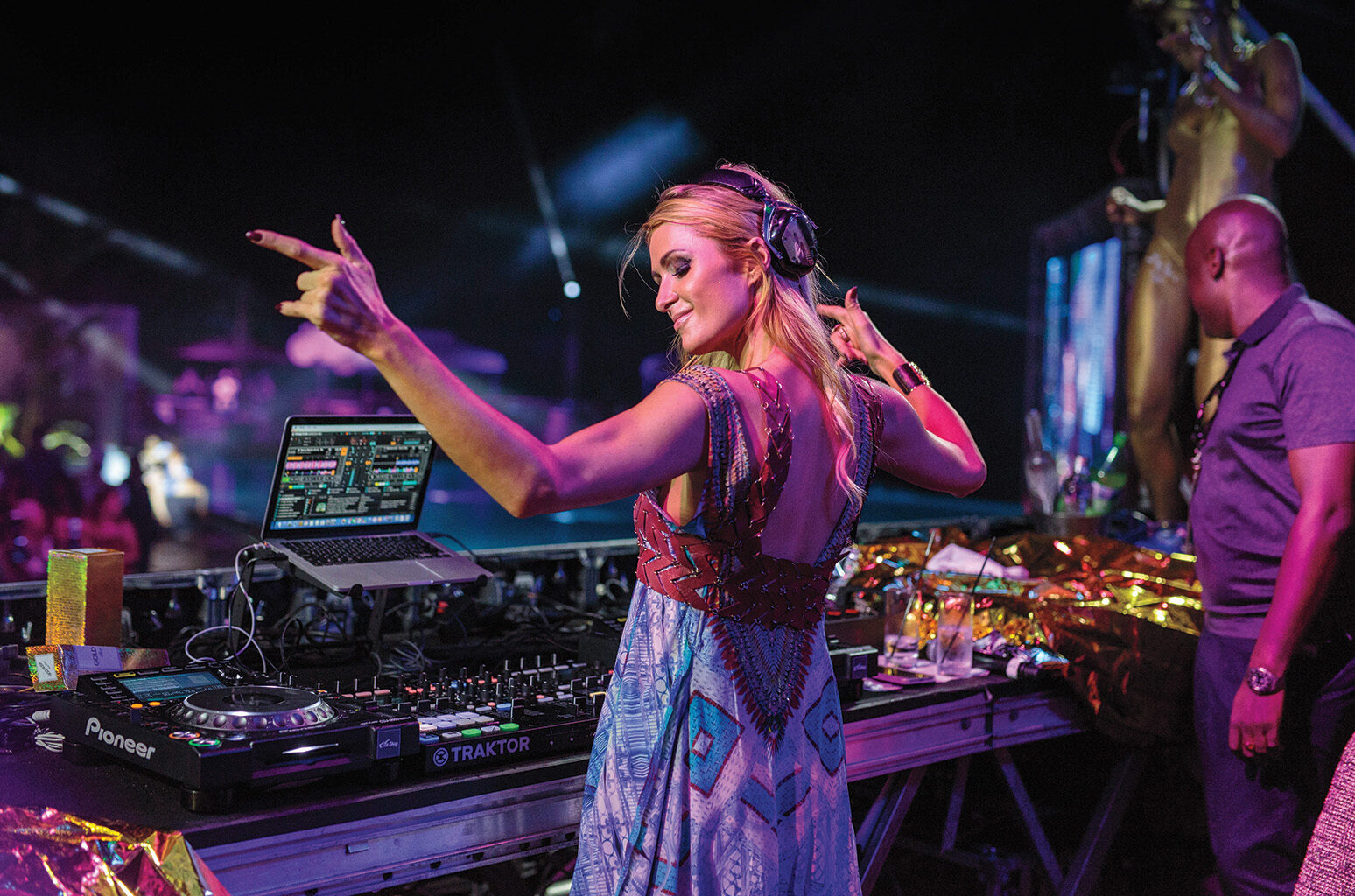 bb18-2017-paris-hilton-dj-billboard-1548