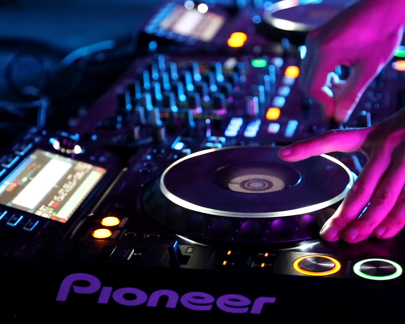 pioneer-dj-set-static-shot_v1mcbvae__f0000