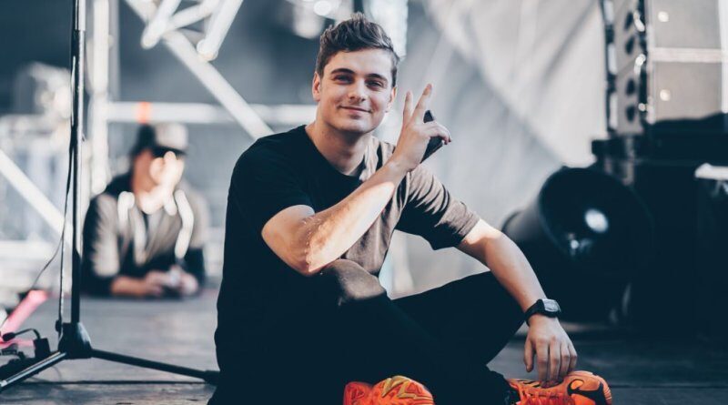 martin-garrix-sitting-peace-ultra-australia-2019-rukes-1024x683-1