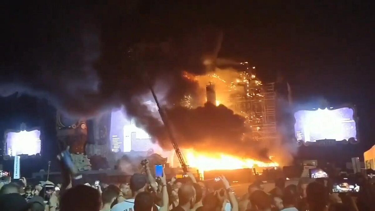 tomorroland-fire