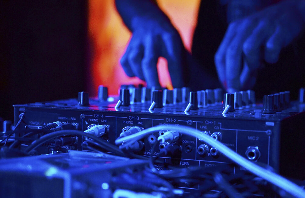 bp-2-en-izmzc-djing-at-cesme-electronica-festival